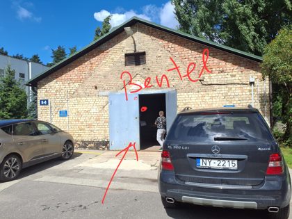 Garaža ieeja.jpg