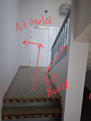 Ceļš uz paneļiem no galvenās iejas.jpg